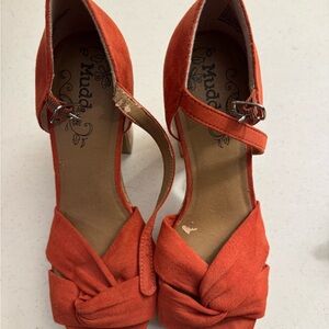Mudd Women's Bold Orange Heels